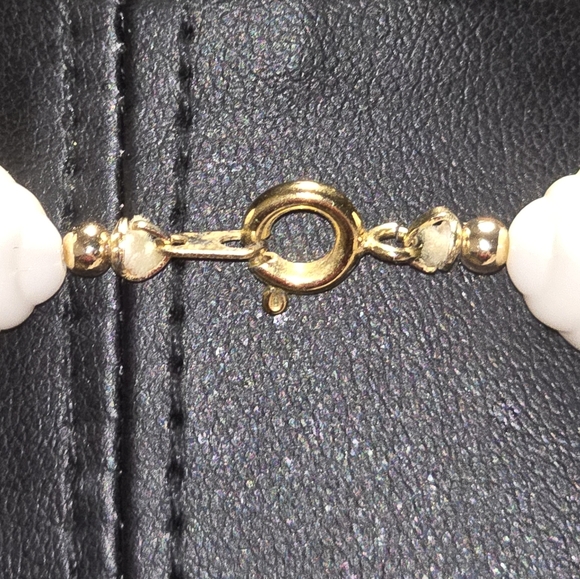 Vintage 1980s White Beaded Necklace - Picture 3 of 3